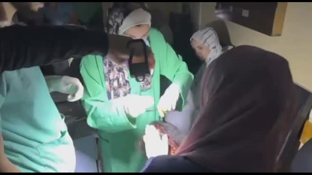 medio-oriente,-medici-e-infermieri-operano-al-buio-per-salvare-i-feriti